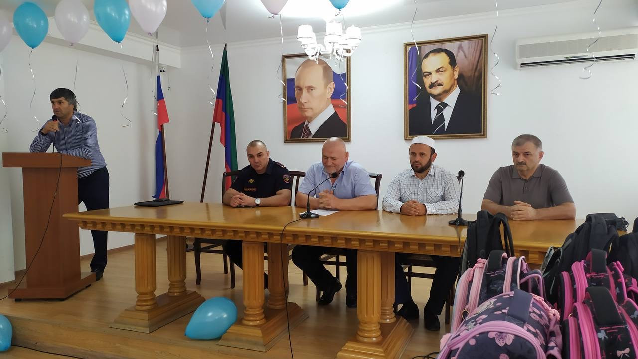 В рамках участия во Всероссийской акции «Помоги пойти учиться» ГБУ РД КЦСОН в МО «Унцукульский район» собрали портфели с канцелярскими принадлежностями 72 детям.
