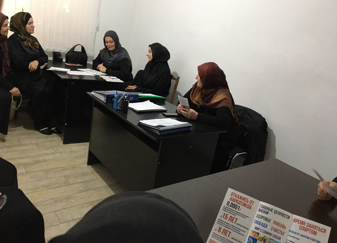 В комплексном центре Унцукульского района провели профилактическую, групповую беседу, направленную на изменение отношения граждан к наркотикам и ведение здорового образа жизни. На беседе присутствовало 12 человек.