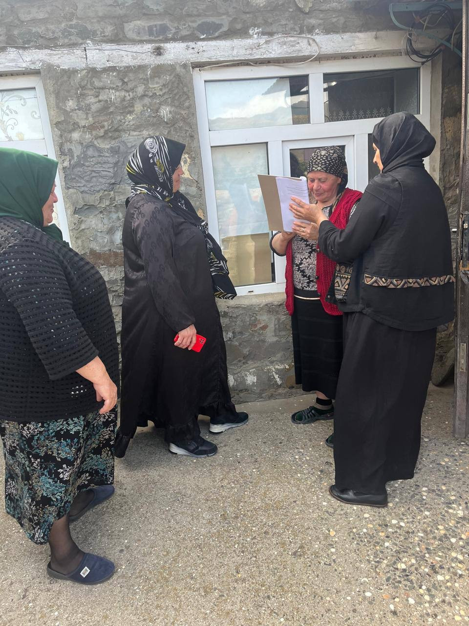 В соответствии с поручением Министерства труда и социального развития РД ГБУ РД КЦСОН в МО «Унцукульский район» поздравили семей военнослужащих  со священным праздником Ураза-Байрам