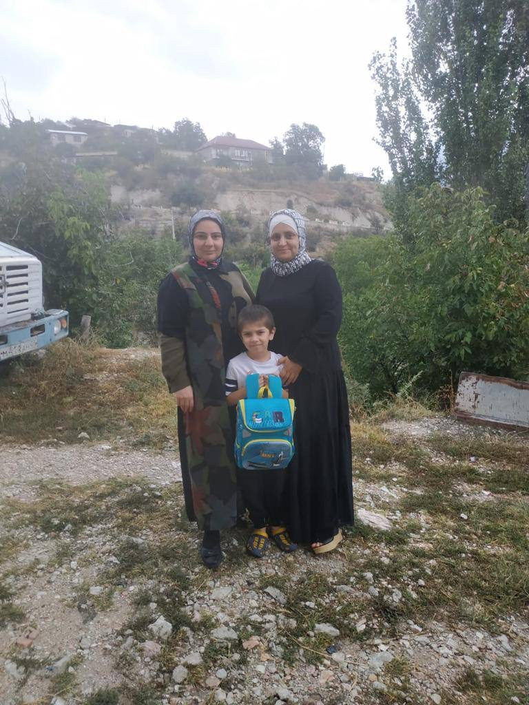 В рамках участия во Всероссийской акции «Помоги пойти учиться» ГБУ РД КЦСОН в МО «Унцукульский район» собрали портфели с канцелярскими принадлежностями 72 детям.