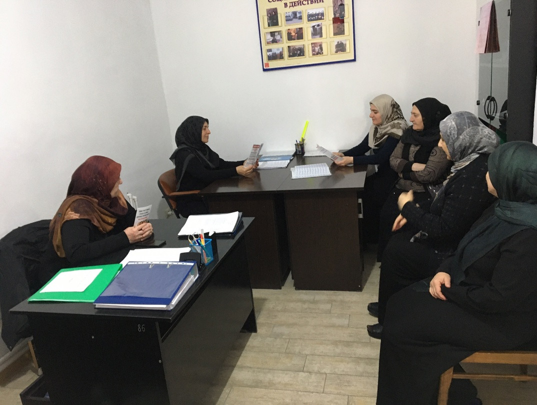 В комплексном центре Унцукульского района провели профилактическую, групповую беседу, направленную на изменение отношения граждан к наркотикам и ведение здорового образа жизни. На беседе присутствовало 12 человек.