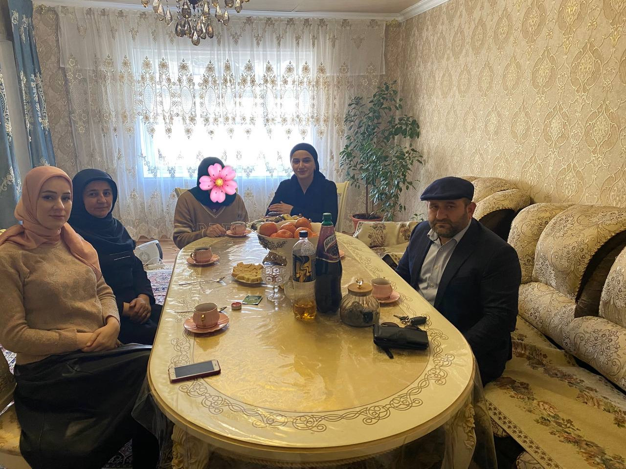 В честь празднования  Дня Защитника отечества работники ГБУ РД КЦСОН в МО «Унцукульский район» совместно с ГКУ РД УСЗН в МО «Унцукульский район»  поздравили семей мобилизованных из Унцукульского района с наступившим праздником.