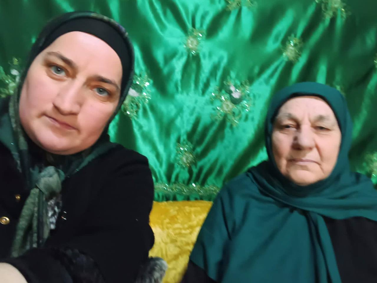 Соц.работники Центра поздравили подопечных с 8 марта