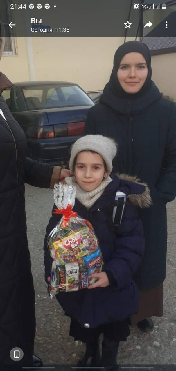 Отделение социального обслуживания на дому детей и семей с детьми поздравили детей мобилизованных из Унцукульского района с наступающим Новым Годом!