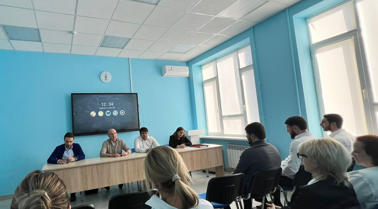 17 декабря ГБУ РД КЦСОН в МО "Унцукульский район " организовали акцию "Мы выбираем жизнь", и устроили  распространение информационных листов, о пользе занятия спортом и вреде наркотиков, среди школьников.