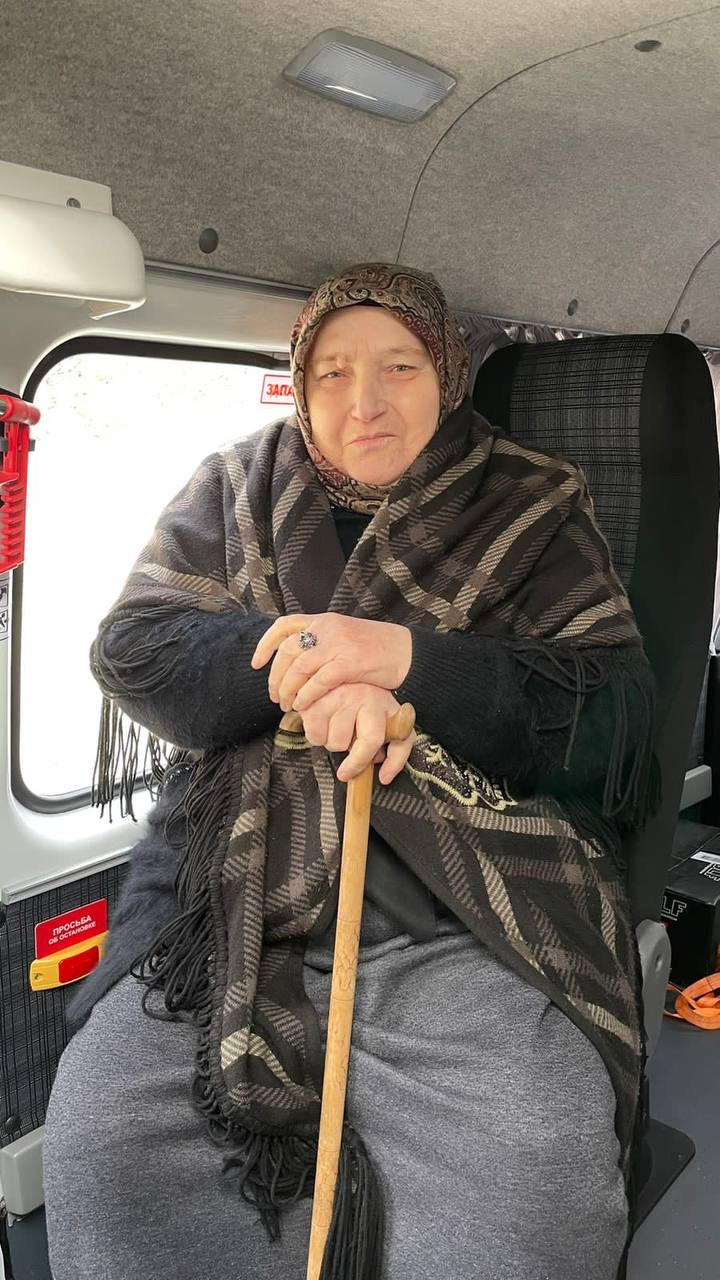 На днях мобильной бригадой  Центра была совершена поездка вместе с подопечными пожилыми в поликлинику для прохождения медицинского осмотра.